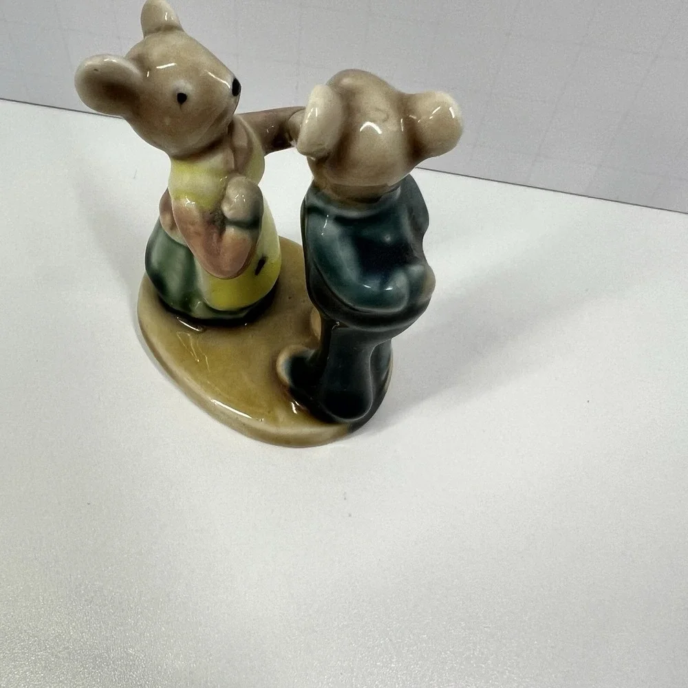 Vintage Enesco Mouse Couple Figurine Dancing Dating‎ Kissing Mice Romantic Love